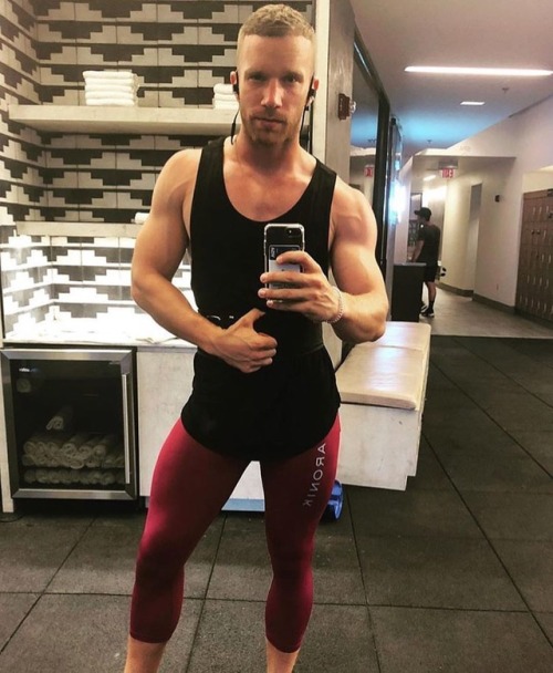 #Aronikmate of the day: @michaelolsonofficial rocking the Command pants! Aronikswim.com/fitness