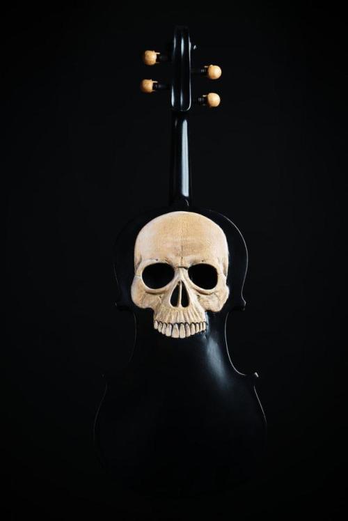 rotten-candy-art: silvarbelle: sixpenceee: This is a custom carved and painted violin. Link @popatoc