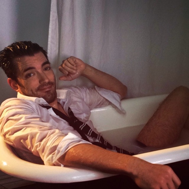 amusing-url-here:  my current sexuality: jonathan scott from the property brothers/buying