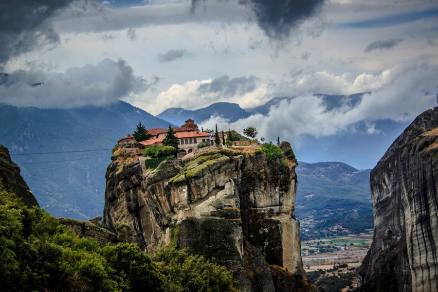 socialfoto:  Meteora monastery by upsoke 
