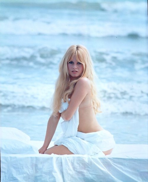 miloradmadzar:  (via Brigitte Bardot photo #384788 | theplace2.ru)  