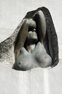 europeansculpture:  Félix Roulin ( 1931) - Arche du Millénaire » à Andenne (détail)  