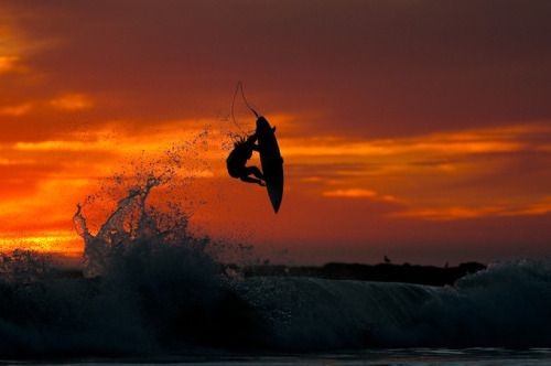 Photo: @ChrisBurkard Surfing fire in central California. Smoke particles from a nearby forest fire s