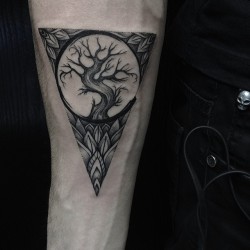 dotwork-tattoo:  by Sasha Masiuk at Baraka Tattoo Studio