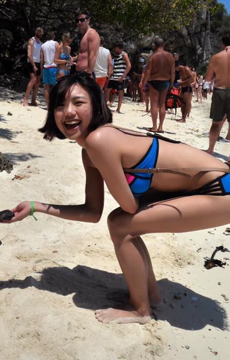 sgrubking:  when i saw this SQ girl on the flight, i got into trouble for not being