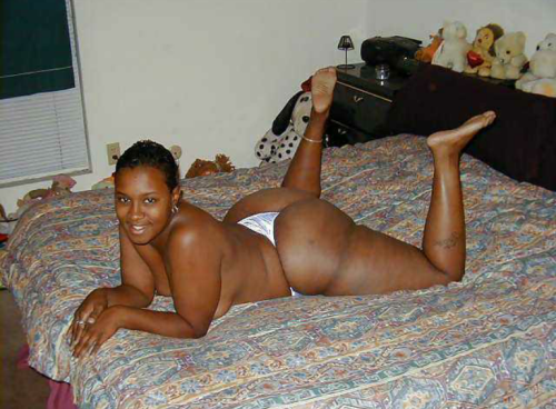 blackwomenlover:  The thong show. 