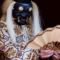 ikkyu-no-yume:  shinto theatrical dance (God 3) by ajpscs on Flickr. 