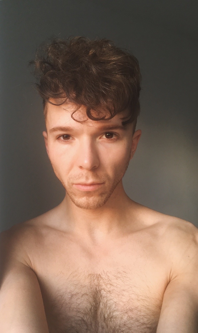 curlywurlyboy:Someone had tired eyes this morning🙈
