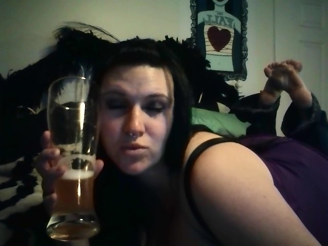 veracityinbloom:  Beer and Dr. Who for dinner.  Thanks for the reminder Tiger! xox