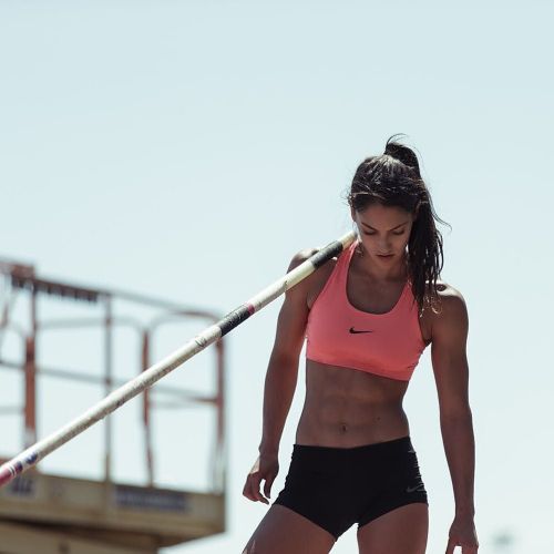 Allison stokke pole vault