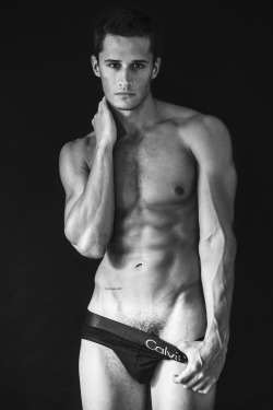 fox-hunt:  Zach Boyers @ DT Model Mgmt PH: