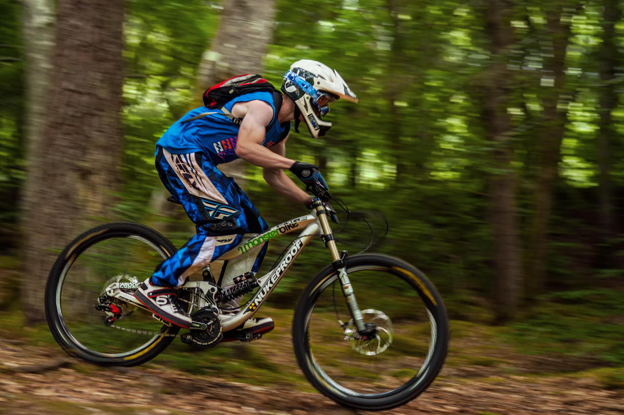 semiglossblack:  (500px / Racing through the woods by Annから) 