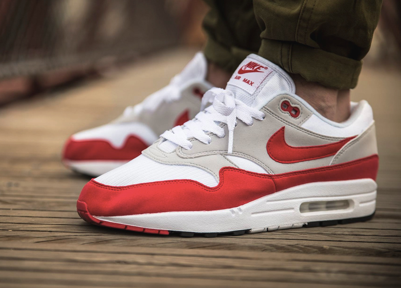 air max 1 red on feet