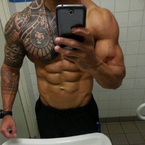 fuckable-muscle:  Grrrrrrrowl.