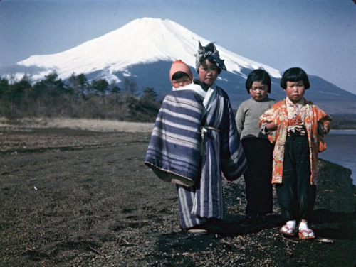 Japan in the late 1940s by Robert V. Mosier