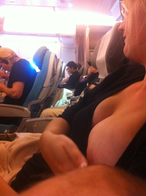 Sex youngnsexyukcouple:  Plane flash, got caught pictures