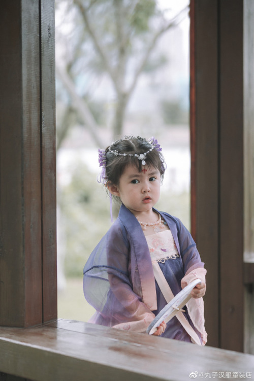 hanfugallery:Chinese hanfu for babies by 丸子汉服童装店