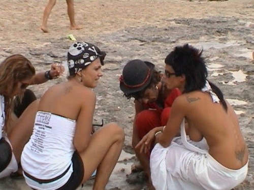 More nip slips and pussy slips pics at http://pussyslip.tumblr.com/