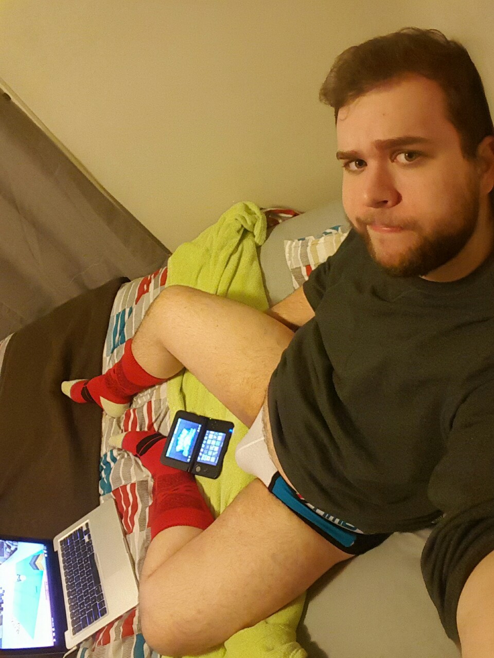 chonnyg:  capribjorn:  Just relaxing after work and playing pokemon 🐻🐻🐻