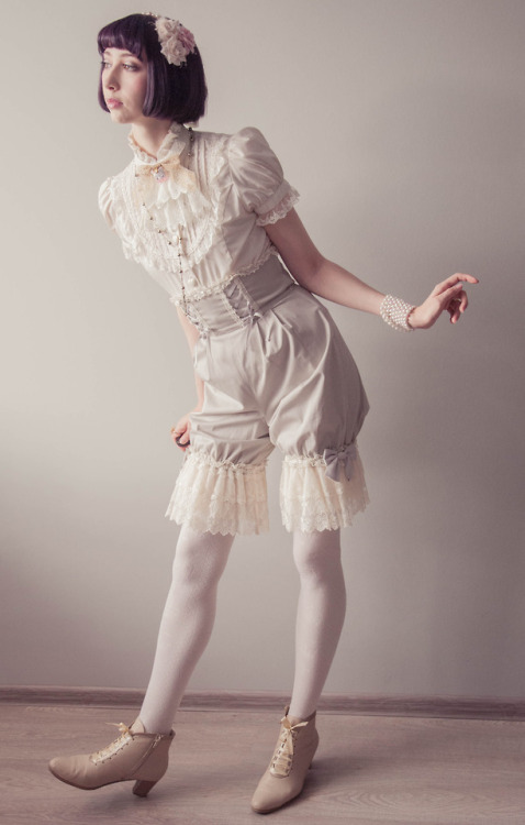chlora-virgo:Once I saw these Innocent World pants on the magazine scan, I fell in love with them. I