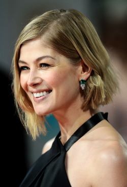 bdtjyh-deactivated20151208: Rosamund Pike attends the EE British Academy Film Awards at The Royal Opera House on February 8, 2015 in London, England.
