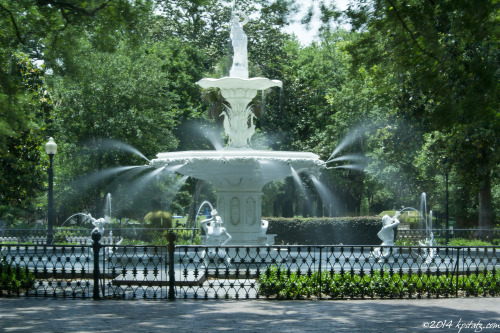 whereiskp:  May 11, 2014 Savannah, GA Starting the day early to avoid the 90+ F heat I drove to Bonaventure Cemetery, which I had mostly to myself (except for a few million mosquitoes…). In the afternoon I took an extensive stroll around Savannah’s