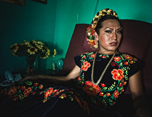 mopedsandbullshit:  labrujamorgan:  desliz:  buzzfeedlgbt:  One Photographer Showcases Mexico’s Gender Defying Indigenous Community  I keep seeing this reblogged uncritically and there’s a couple of things that should be addressed. Some muxes also