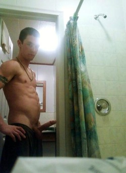 real-guys-naked:  Real Guys - NAKED!  http://real-guys-naked.tumblr.com/