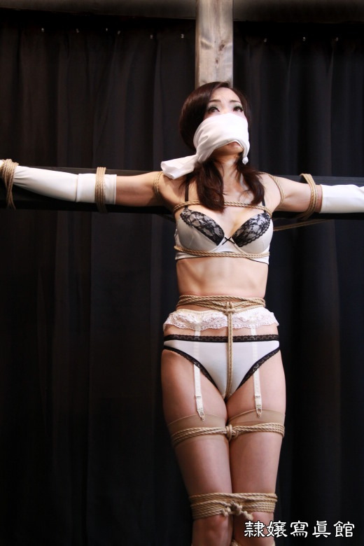 sensualhumiliation:  helpless and exposed… 