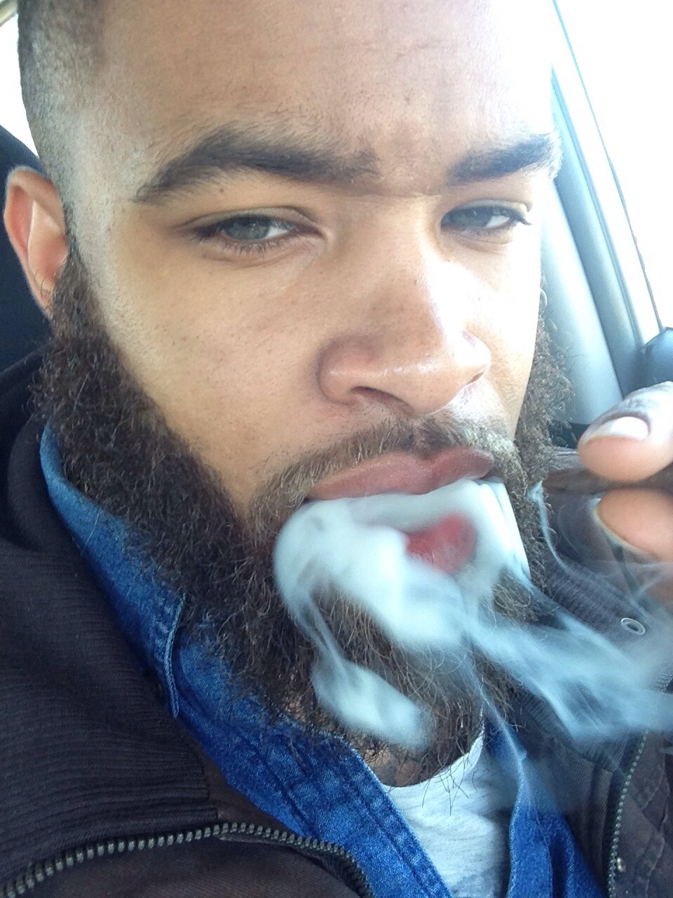 sleezedoutt:  Meet Davon. He’s an Artist 