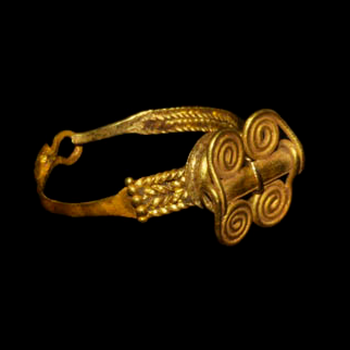 archaicwonder:Sumerian Necklace and Ring, 2nd Millennium BCA very rare set, made of gold and sedimen