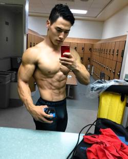 weichan45:  Low key tho the csuf rec center got hella half natty lighting going onnnn  . . . . . . . #aesthetics #asianetics #mensphysique #physique #bodybuilding #fitness #selfie #igfit #fitfam #zyzz #mirin #shredded #ripped #fitnessmodel #fitspo #abs