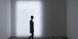 vjeranski:  IGNAS KRUNGLEVIČIUS   Sculpture. 2015 LCD spine,(  Exhibition view at Galerija Vartai )Plexi glass, LED lamps, steel, aluminium300 x 200 x 10 cmvia