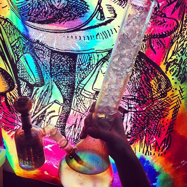 blazedkhaleesi:  My Stoner Sunday involves bong sitting for this awesome contraption.