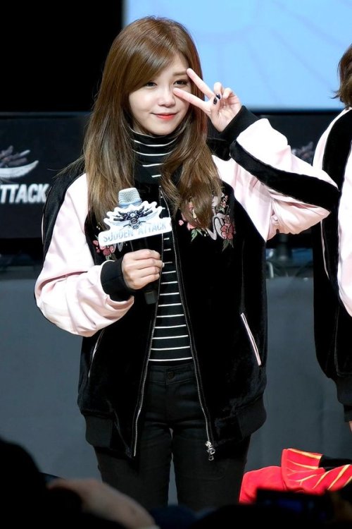 EunJi (A Pink) - Sudden Attack Fanmeeting Pink Valentine Pics