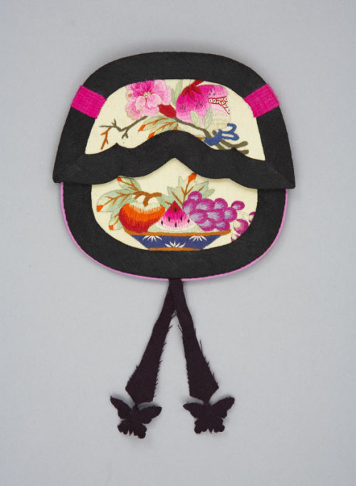 shewhoworshipscarlin:Han purse, 1900-88, China.