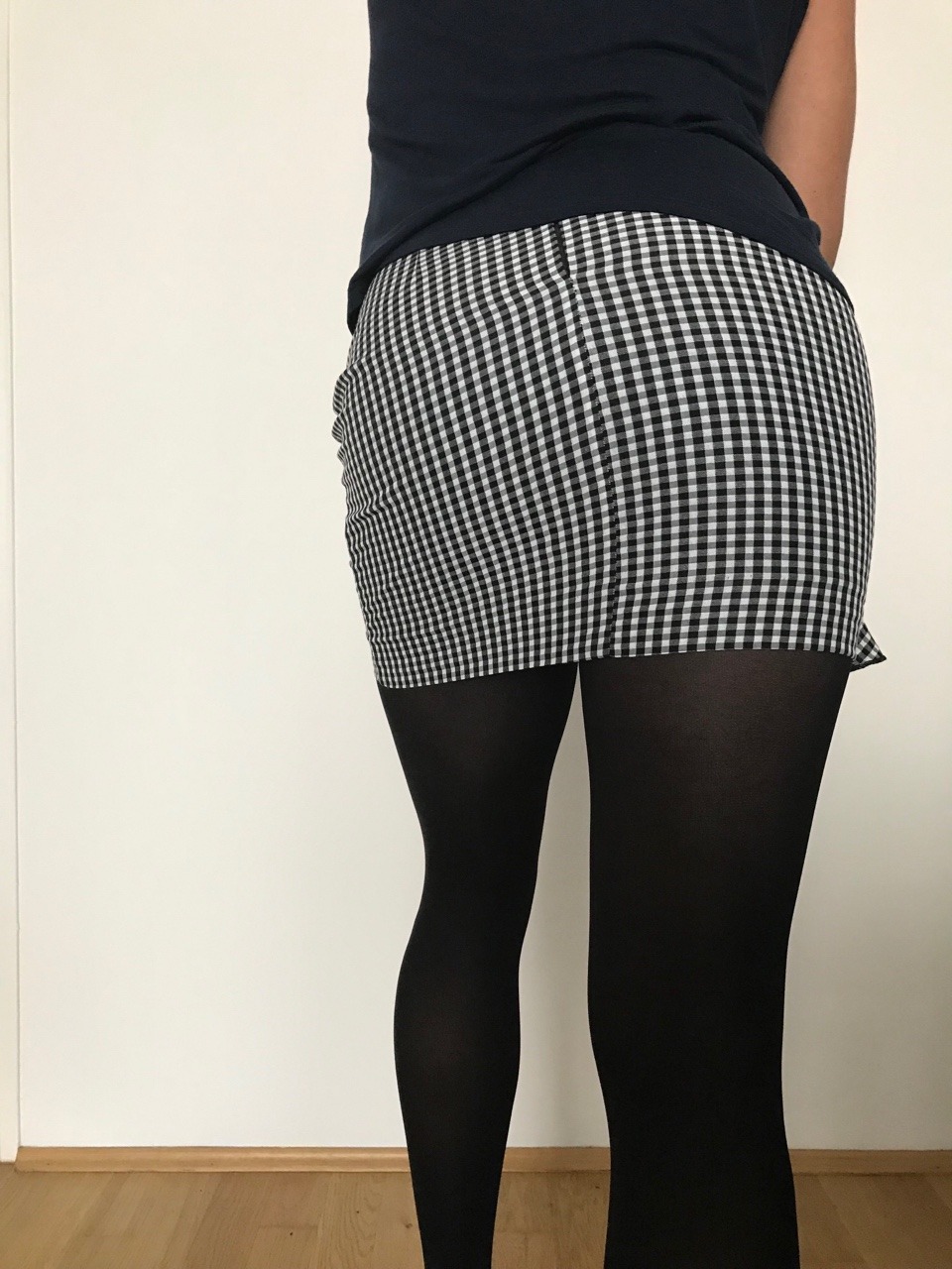 nylonnylonnylon:  Like this skirt 😍