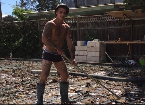 hardworkingbluecollar:  Please Follow Us: Blue Collar Working MenRugged Real MenCheck out our Free Video Sites- choose your type of Horny ManHairy Men | Trashy Redneck Men | Sexy Hunks