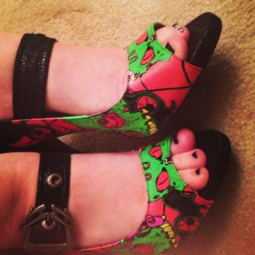 hisdirtylittlegirlbunny: Shoe love I love your feet