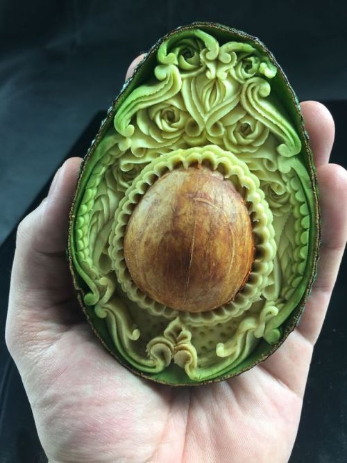 biggest-gaudiest-patronuses:This is a carved avocado. You’re welcome. I AM SO FUCKING SICK OF THIS A