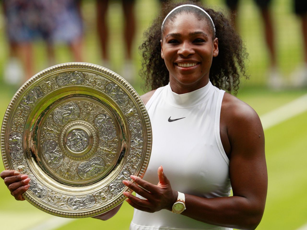 nerd-utopia:  Serena Williams beats Angelique Kerber 7-5, 6-3 in Wimbledon final