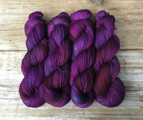 kinfolkyarn:Kinfolk Yarn and Fibre Steadfast Sock Yarn available here.75% Super Wash Merino Wool / 2