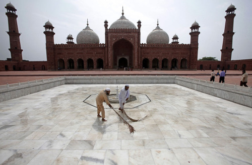 artificialnocturnes:  Photos of Ramadan 2013 from around the world (x) 