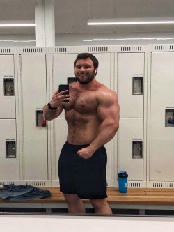 wrestle-bear:  themuscleguys:https://www.instagram.com/kevjbradley/