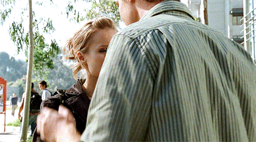 beastsboy: Logan + kissing Veronica softly on the head throughout the years