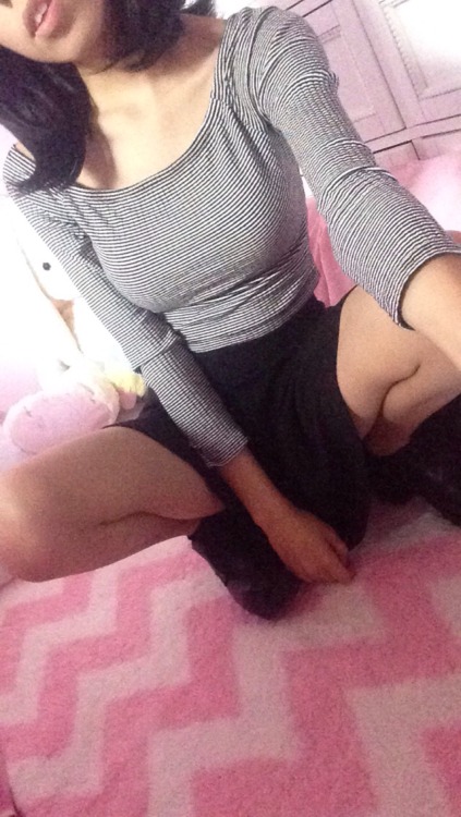 strawberry-kisu:  I have class rn *cries* I didn’t even post my mini-photo shoot pictures. I wear lots of black for being so into pink.