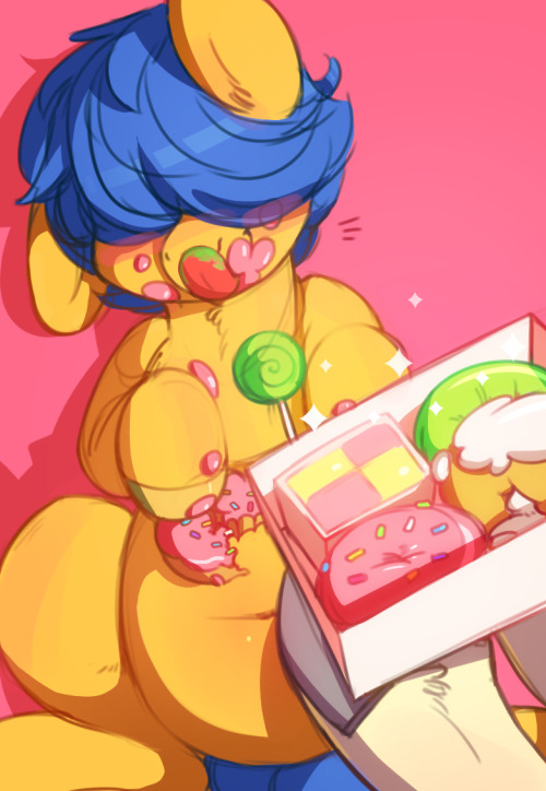 wolfnanaki:  zonkpunch:  I love it when cousin Cream Puff visits P:  Lemon Puffs please stop being so cute. It hurts.  Cutie >w<