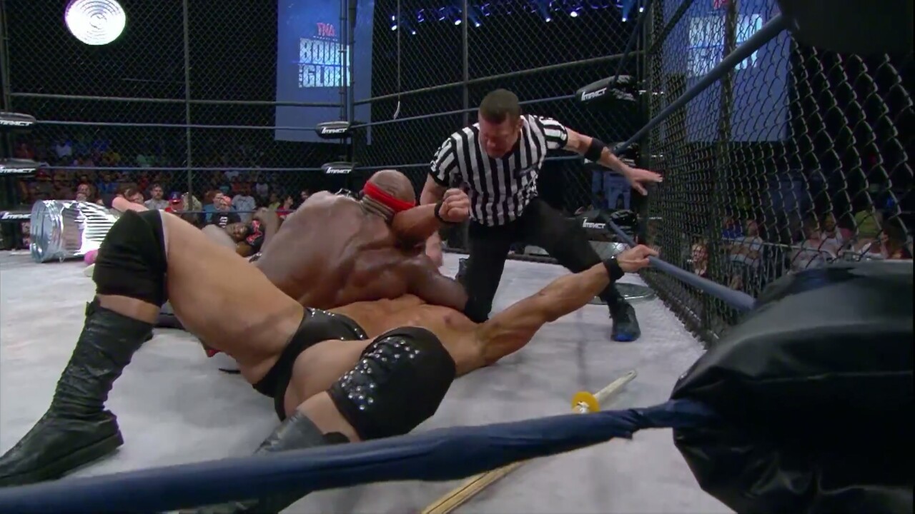 rwfan11:  A hot between the legs shot of EC3 from last night episode 9-29-16 of impact