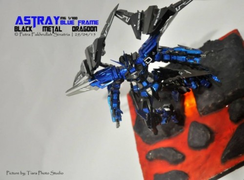 vinesgrowgold:  MODELER: PFS_Custom <br> MODEL TITLE: Astray Blue Frame Black Metal Dragoon<br> KITS USED: MG 1/100 Gundam Astray Blue Frame D, MG 1/100 Gundam Epyon, MSG Kotobukiya Exceed Binder<br> gundamkitscollection