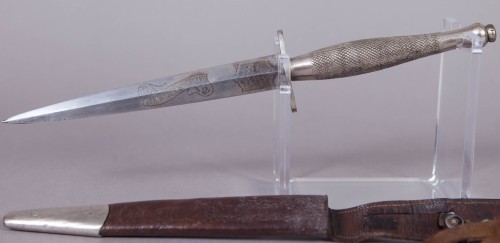 searchingforacircuitbreaker:Major Dick Winters’ Sykes Fairbairn fighting knife.This knife was a gift